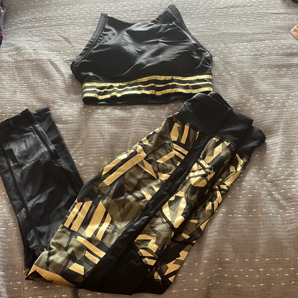Kyodan workout top and leggings.